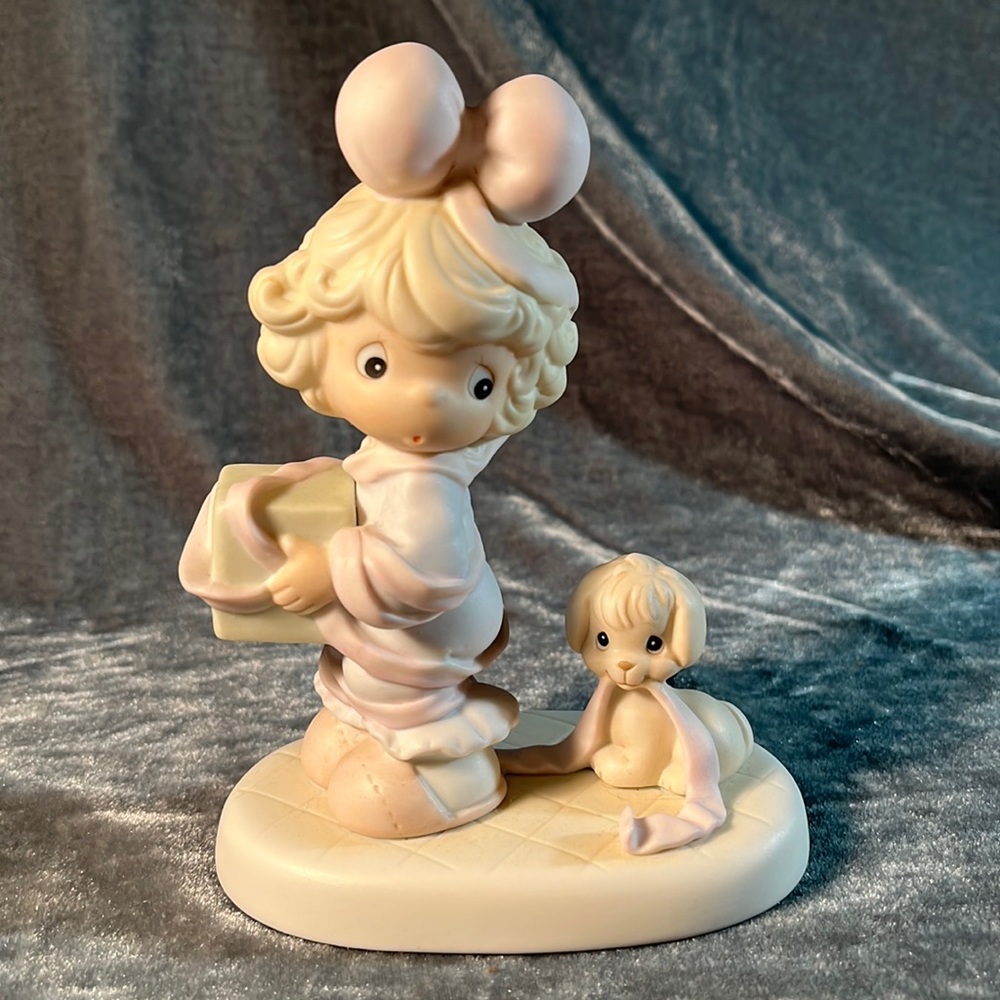 Precious Moments: Tied Up For The Holidays